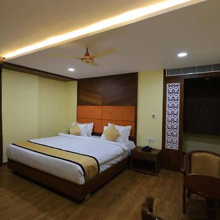 Sun Castle Hotel Palamaner Ngoại thất bức ảnh