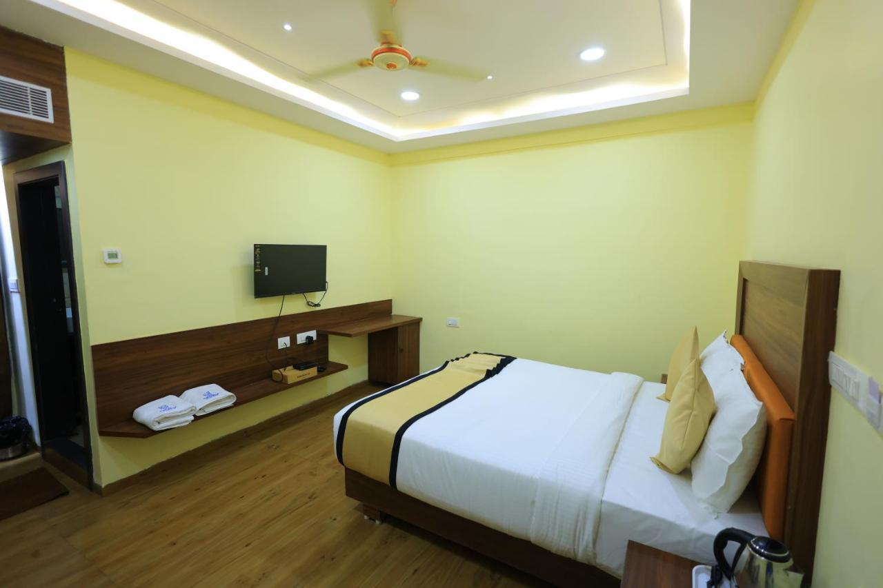 Sun Castle Hotel Palamaner Ngoại thất bức ảnh